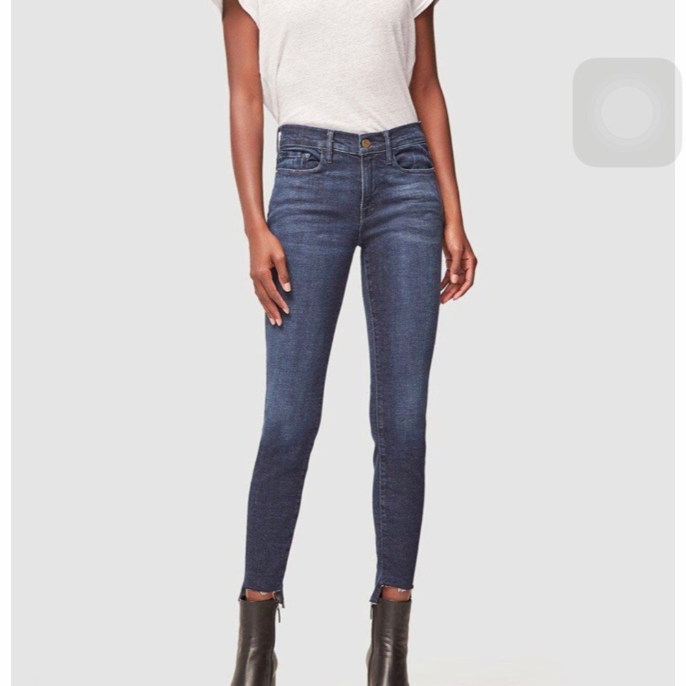 FRAME Jeans Stagger Hem Le Skinny De Jeanne